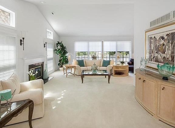 Grand Entrance into this large vaulted ceiling great room with leaded glass transoms & is in move in condition !!