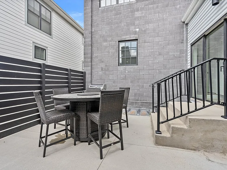 287 E Greenwood Ave — Photo 16