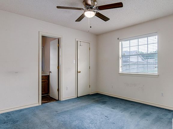 3rd image of 76 Green Oak Cir
