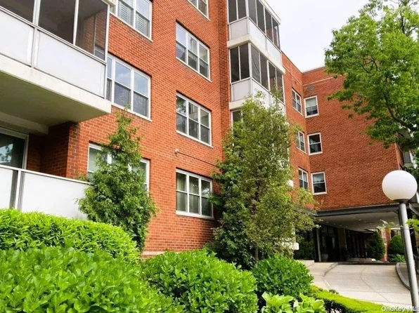 1 Kensington Gate #309, Great Neck, NY 11021