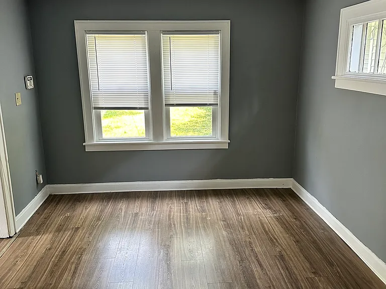 1394 Manchester Ave — Photo 6