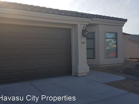3rd image of 865 Desert View Dr