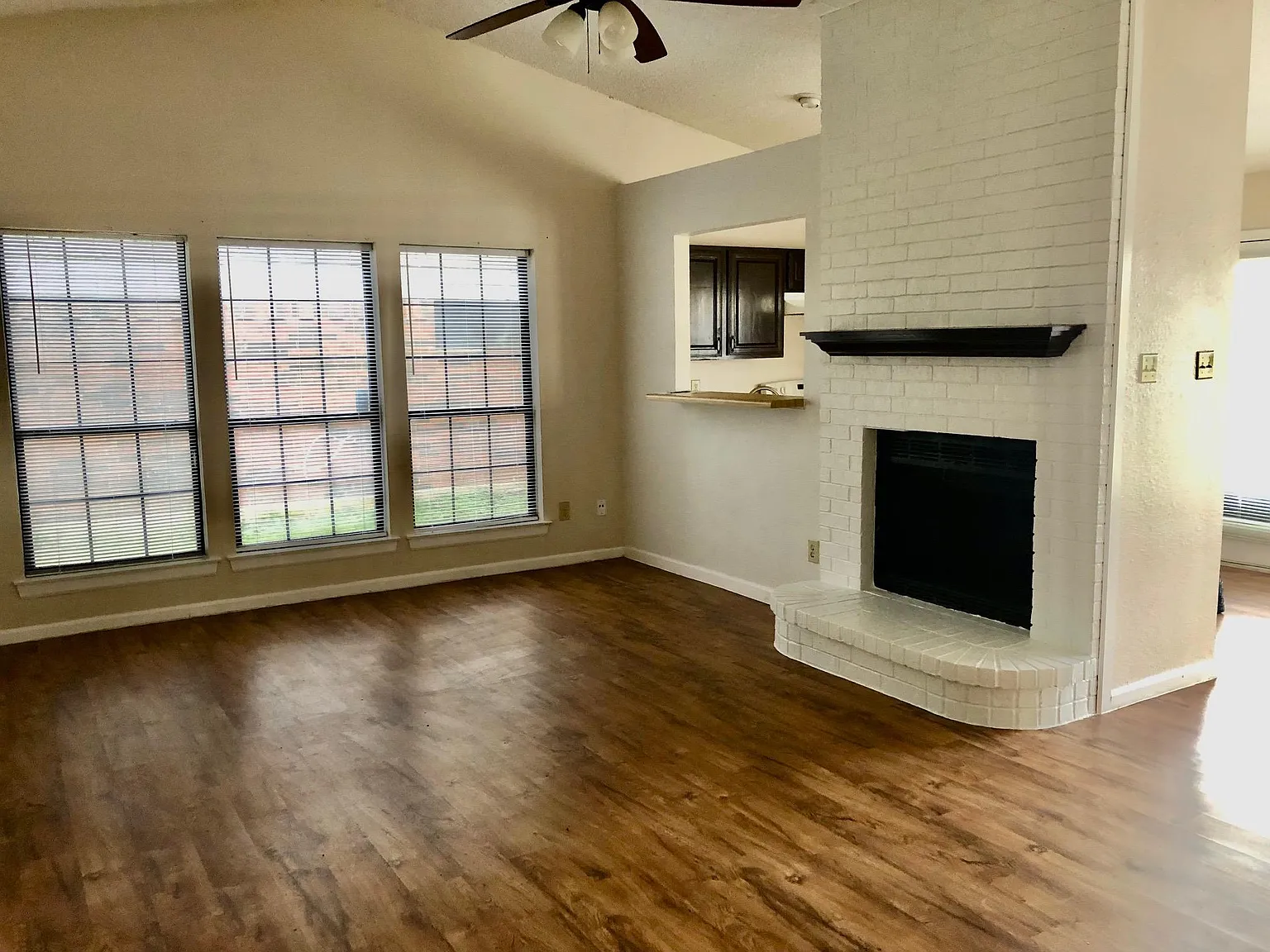 3 bed, 1266 sqft, $2,100 — Photo 2