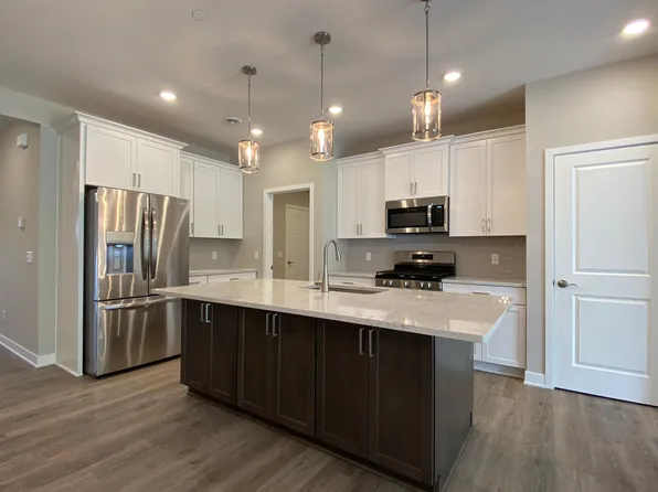 13792 Hollybrook Cir, Apple Valley, MN 55124