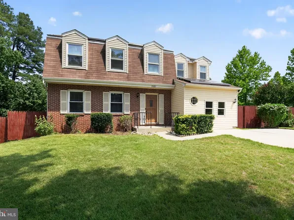 5201 Aldershot Dr, Lanham, MD 20706