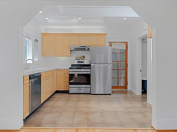 3rd image of 647-659 California Ave Unit 649