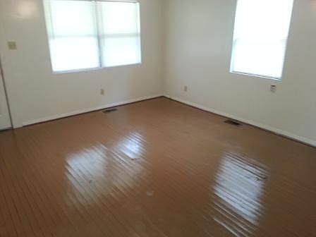 4th image of 2746 Sunset Ave
