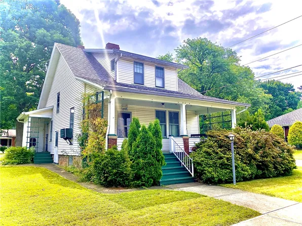 1231 Chestnut St, Connellsville, PA 15425