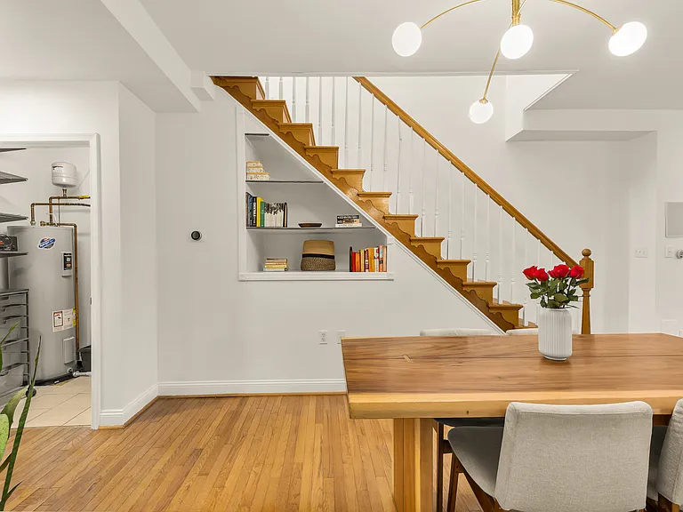 1017 Monroe St NW — Photo 4