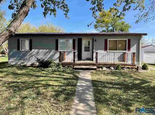 510 S Maple St, Howard, SD 57349