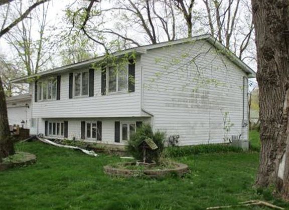 2nd image of 36886 N Wildwood Dr