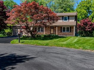 18 Tree Top Dr, Rochester, NY 14625