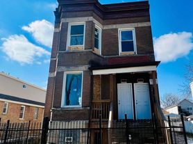 822 N Lawndale Ave, Chicago, IL