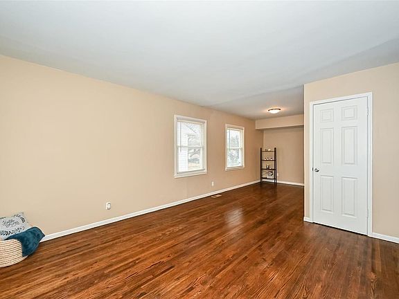 5th image of 240 Presley Dr