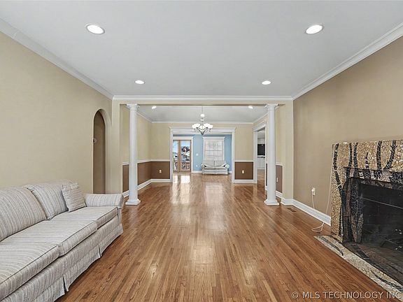 5th image of 3822 S Utica Ave