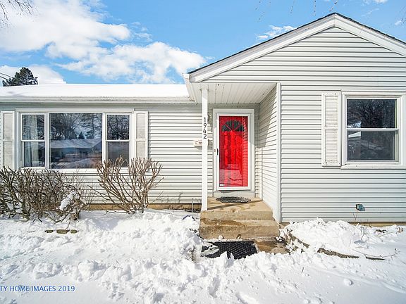 2nd image of 1942 Hickory St