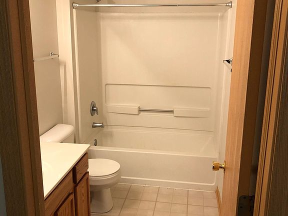 4th image of 123 Silverstone Dr