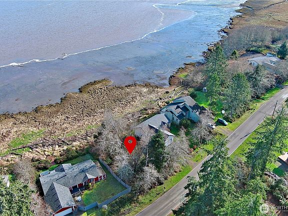 3rd image of 716 Duck Lake Drive NE