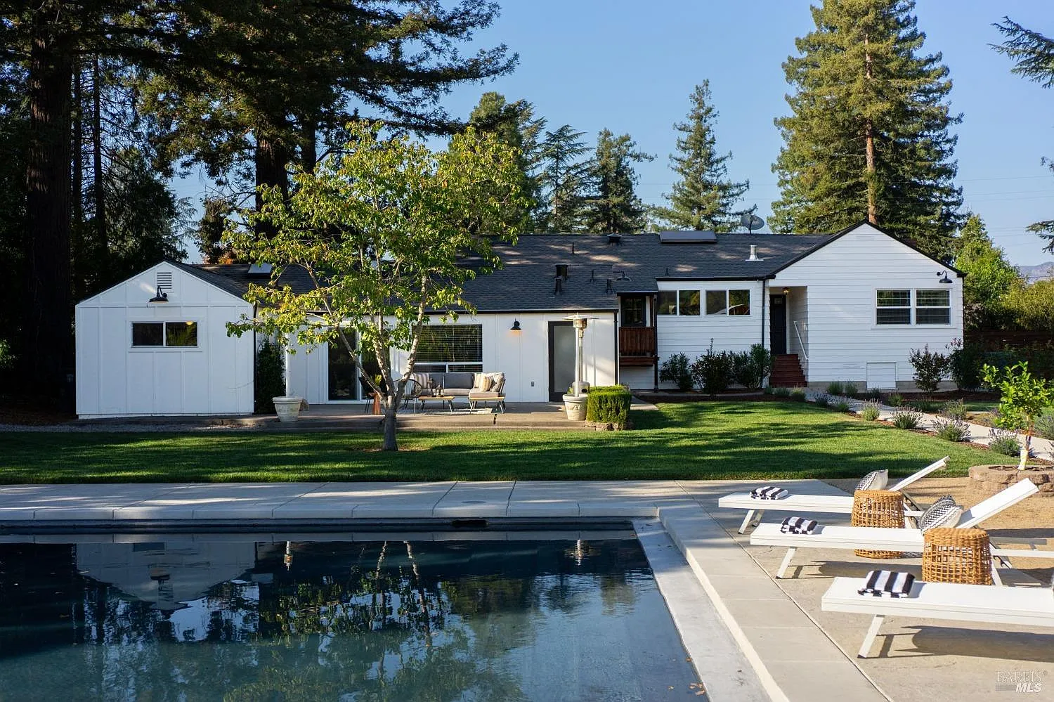 1043 Rose Drive photo 1