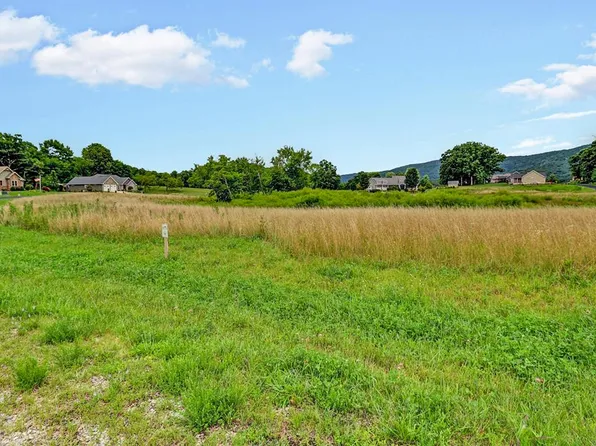Marie Ln, Crossville, TN 38555
