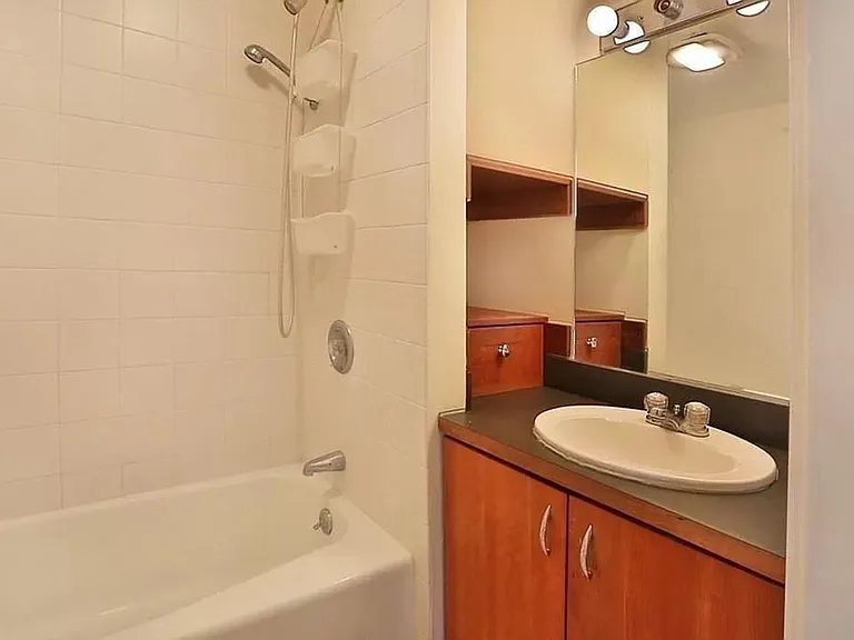21 Essex St #2 — Photo 8