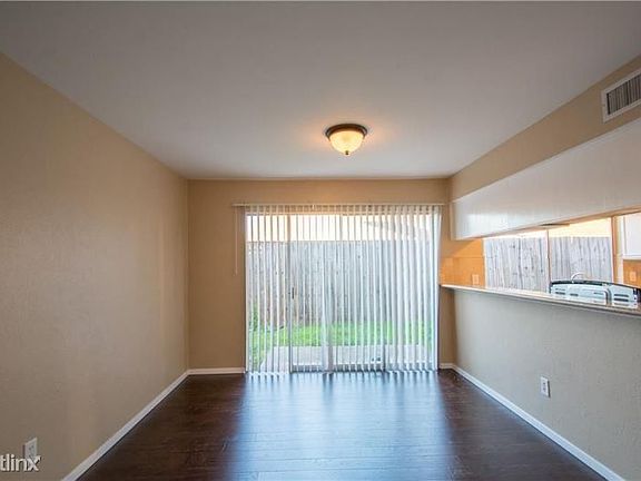 5th image of 2829 Nova Dr