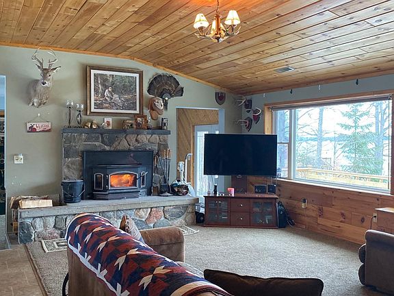 5th image of 3076 Nadeau Dr