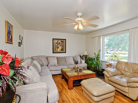 3rd image of 17464 Park Ln