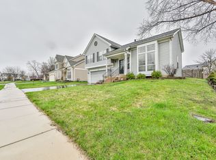 95 Churchill Ln, Aurora, IL 60504