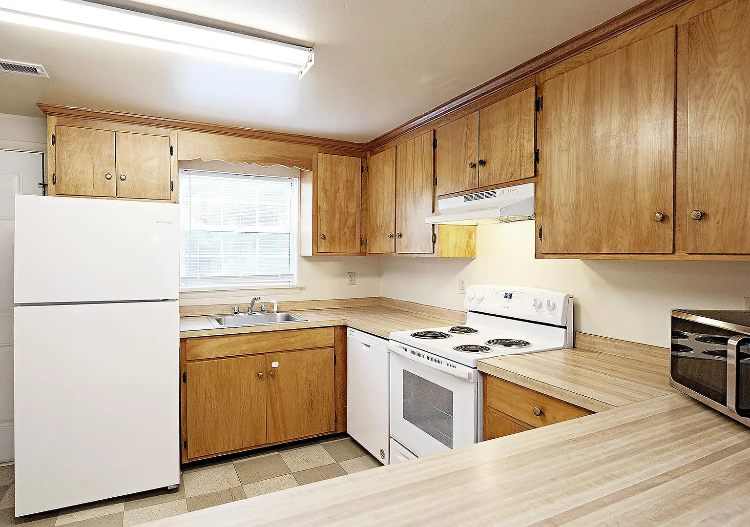 Woolen Mills Duplex Convenient to Pantops & Downtown — Photo 4