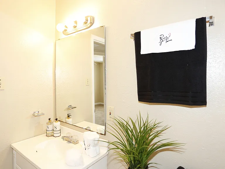Chateau Lafayette Apartments — Photo 10
