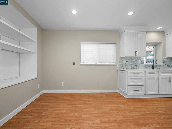 3rd image of 1424 Pomona St #B