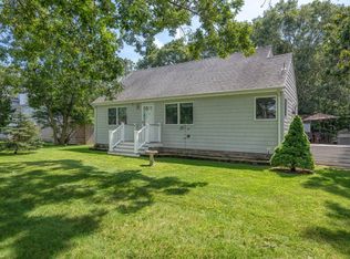 12 Gardenia Ave, Hampton Bays, NY 11946