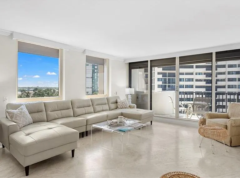 4005 Gulf Shore Blvd N #700 — Photo 14
