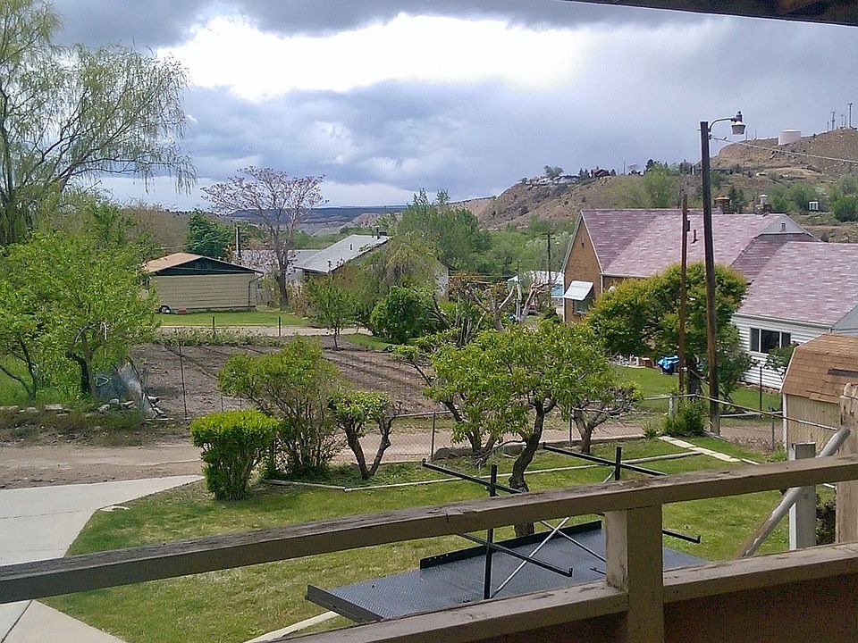 2nd image of 90 D St