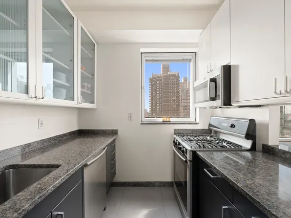 301 West 57th Street image 5 of 8