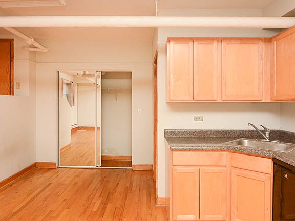 4th image of 3455 N Sheffield Ave #G