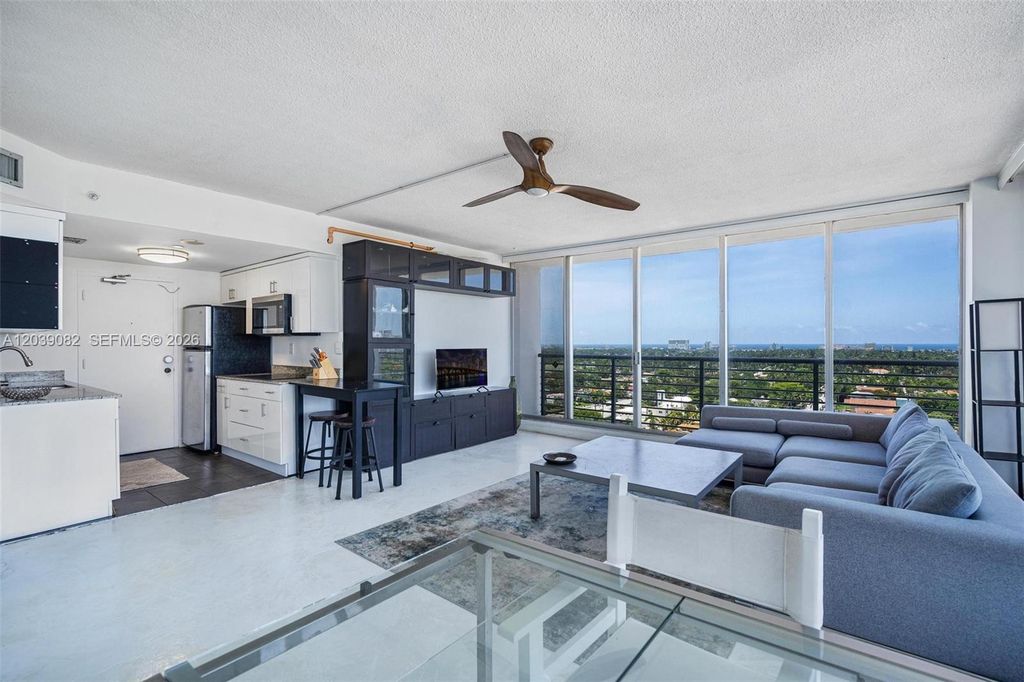 Apartment in Hollywood, Broward County - More
