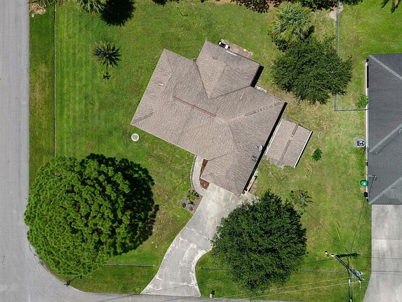 4th image of 1598 SW Irving St