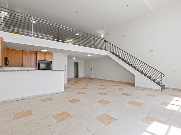 3rd image of 2021 26th St Unit 202