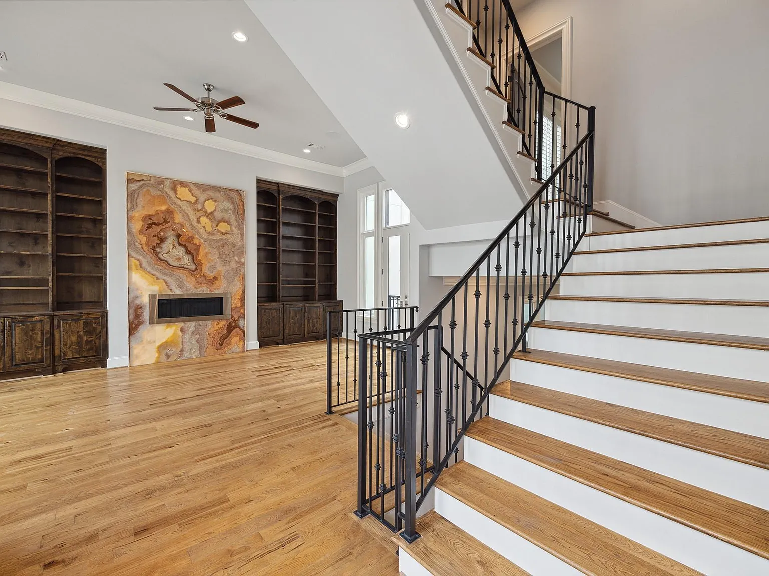 4 bed, 5.0 bath, 4954 sqft, $11,000 — Photo 3