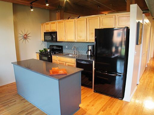 2nd image of 2911 N Western Ave APT 210