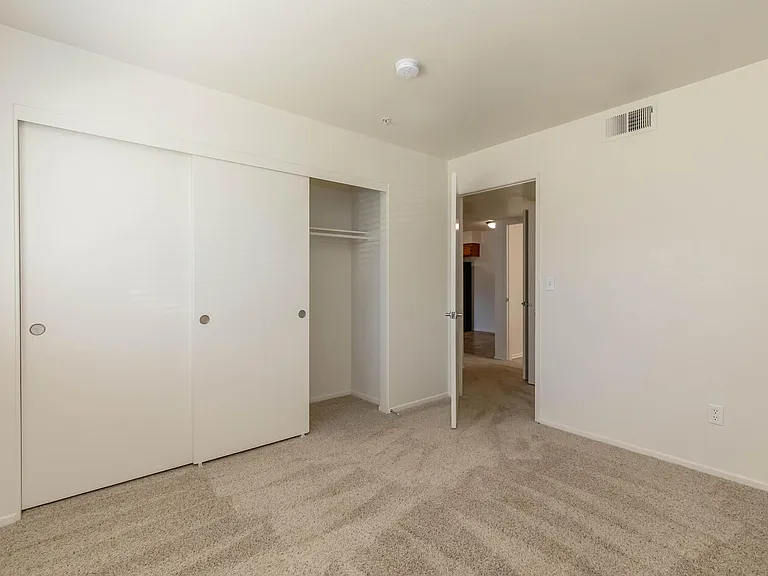 Cambridge Village Apartments — Photo 43