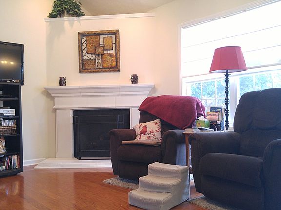 3rd image of 3429 Cave Springs Ave