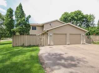 1080 Carmel Ct, Shoreview, MN 55126