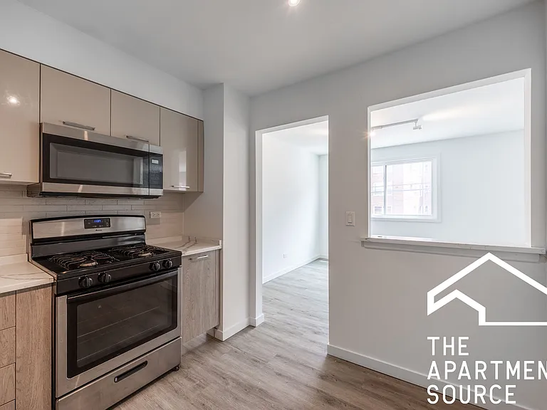 7621 N Sheridan Rd #2G — Photo 2