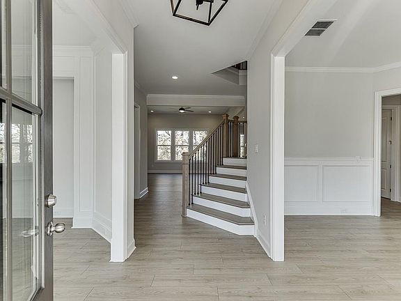 3rd image of 450 Thunder Rd