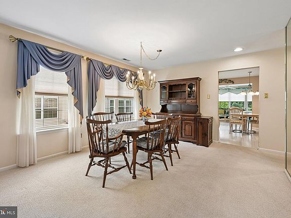 3rd image of 10 Carolina Way