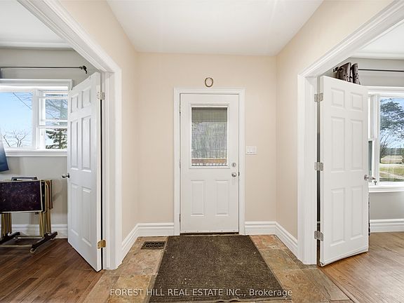 4th image of 1083 Indiana Rd E