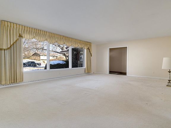 4th image of 4413 Berkshire Close